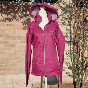 NWOT Columbia magenta water resistant hooded jacket
